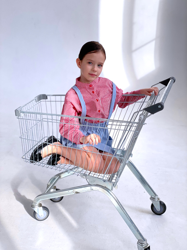 Пошив рубашки и юбки на подтяжках.